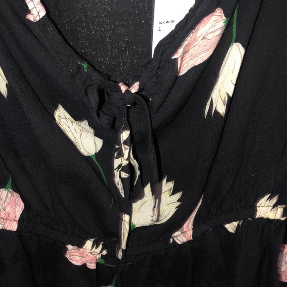 Urban Outfitters Floral Top - Picture 4 of 11